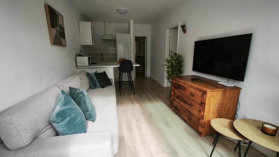 TV and multimedia, Kitchen or kitchenette, Living room, Dining area