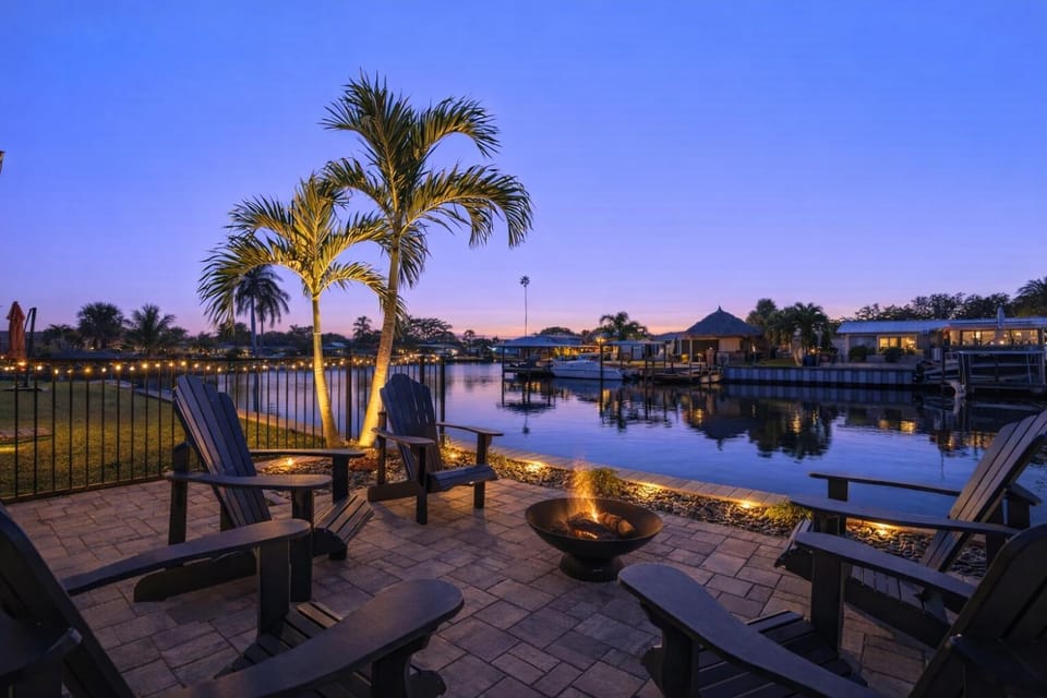 Patio, Night, Evening entertainment, River view, Area and facilities