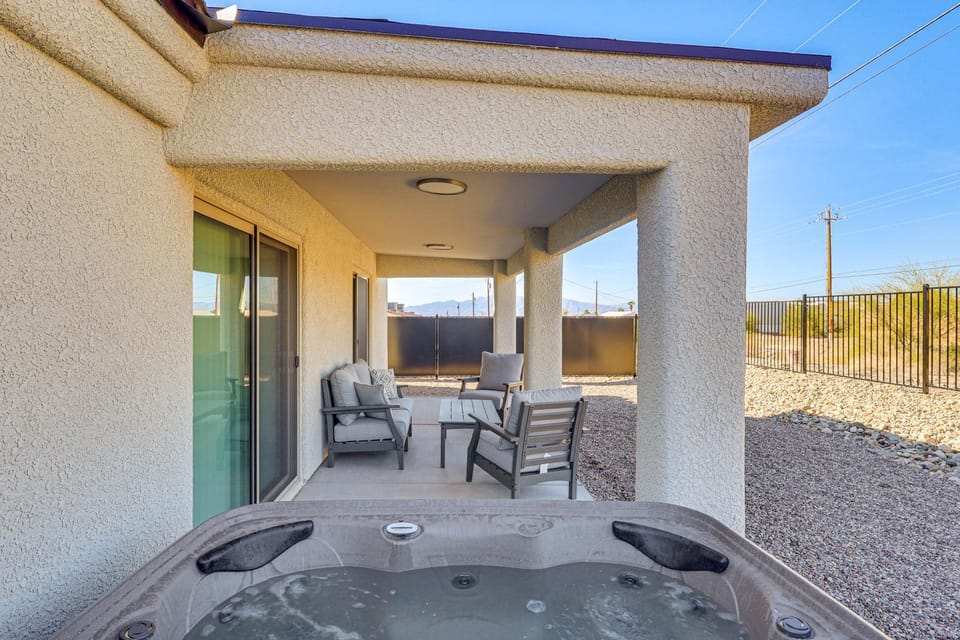 4 Mi to Lake Havasu State Park! Retreat w/ Hot Tub House in Lake Havasu City