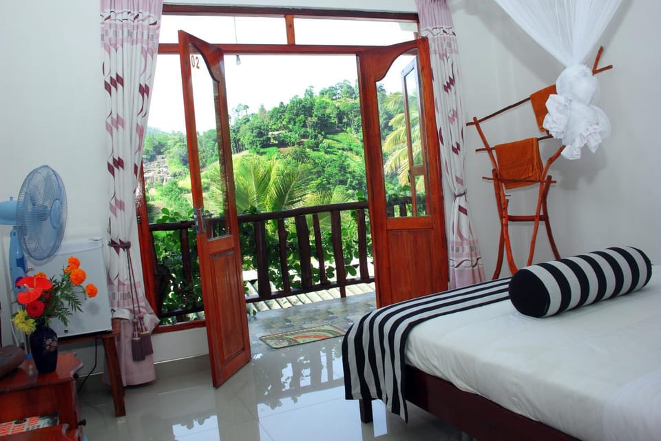 Cascade Vally Bed and Breakfast in Ella