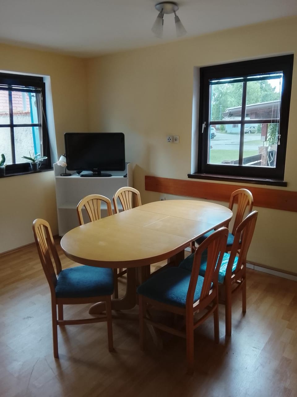 Communal lounge/ TV room, TV and multimedia, Dining area