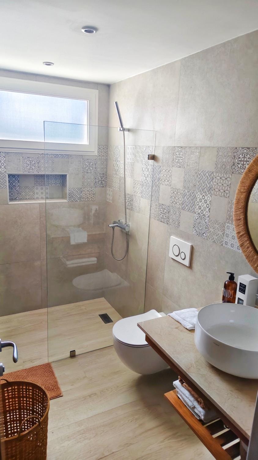 Shower, Toilet, Bathroom