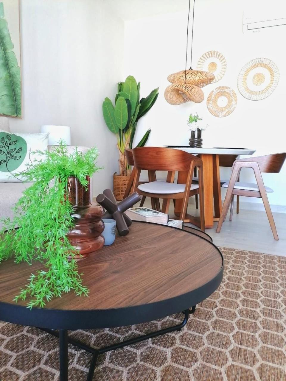 Living room, Dining area