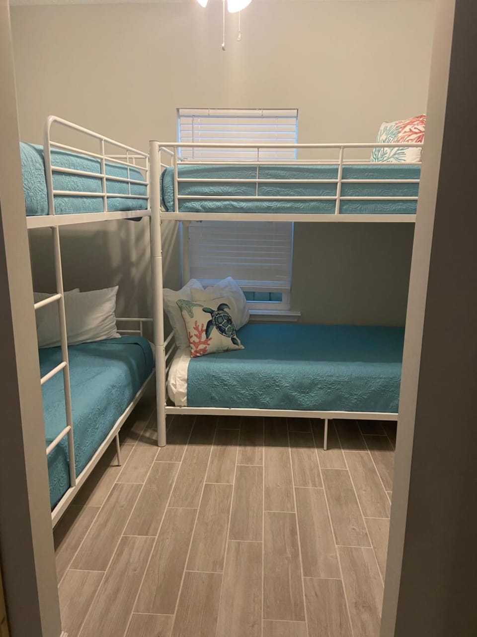 Bedroom, bunk bed