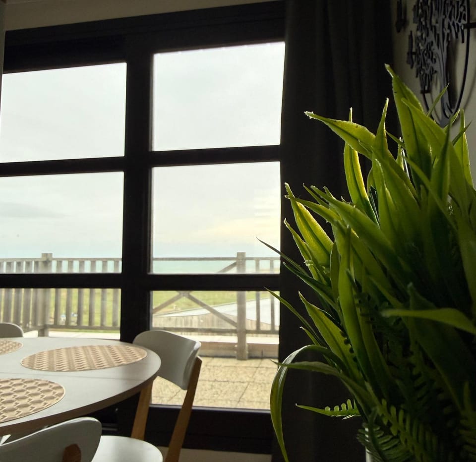 Natural landscape, Balcony/Terrace, Living room, Seating area, Dining area, Sea view