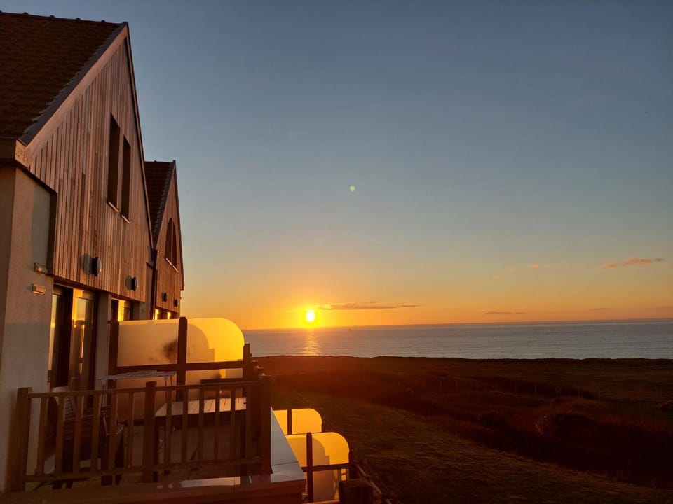 Day, Natural landscape, Balcony/Terrace, Sea view, Sunrise, Sunset