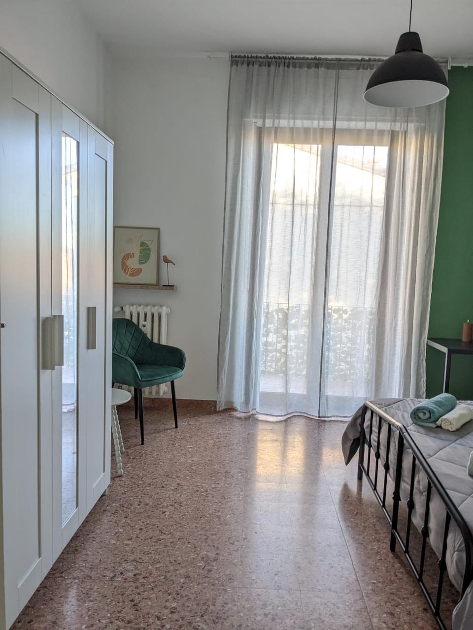 Seating area, Bedroom, wardrobe