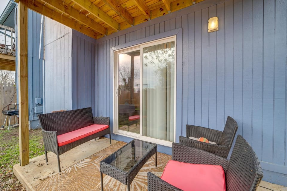 Pet-Friendly Retreat w/ Yard, 12 Mi to Dtwn Tulsa House in Tulsa