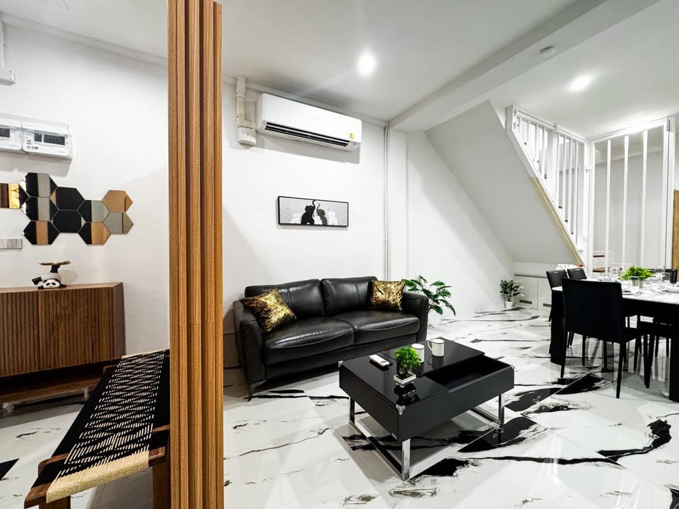 TV and multimedia, Living room, Seating area, air conditioner
