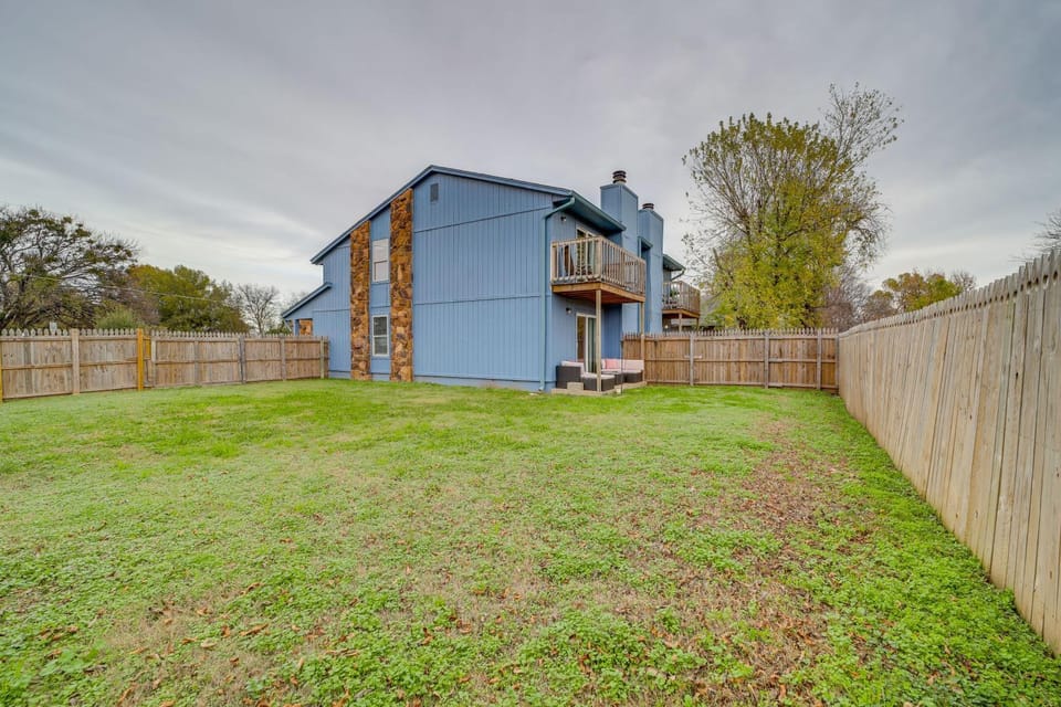 5 Mi to Route 66 Fun! Tulsa Towhome w/ Game Room House in Tulsa