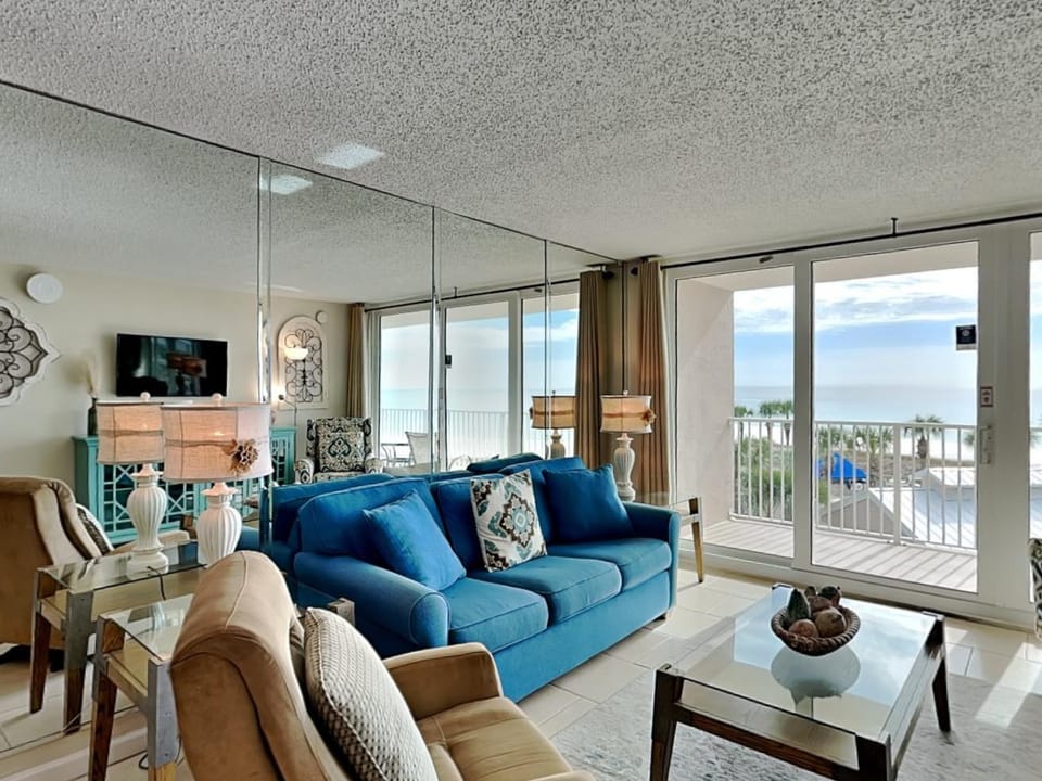 TV and multimedia, Balcony/Terrace, Living room, Seating area, Sea view, furniture