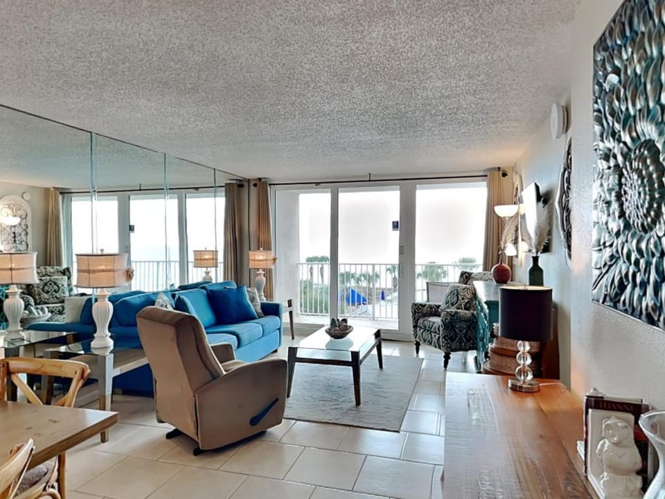 View (from property/room), Balcony/Terrace, Living room, Seating area, furniture
