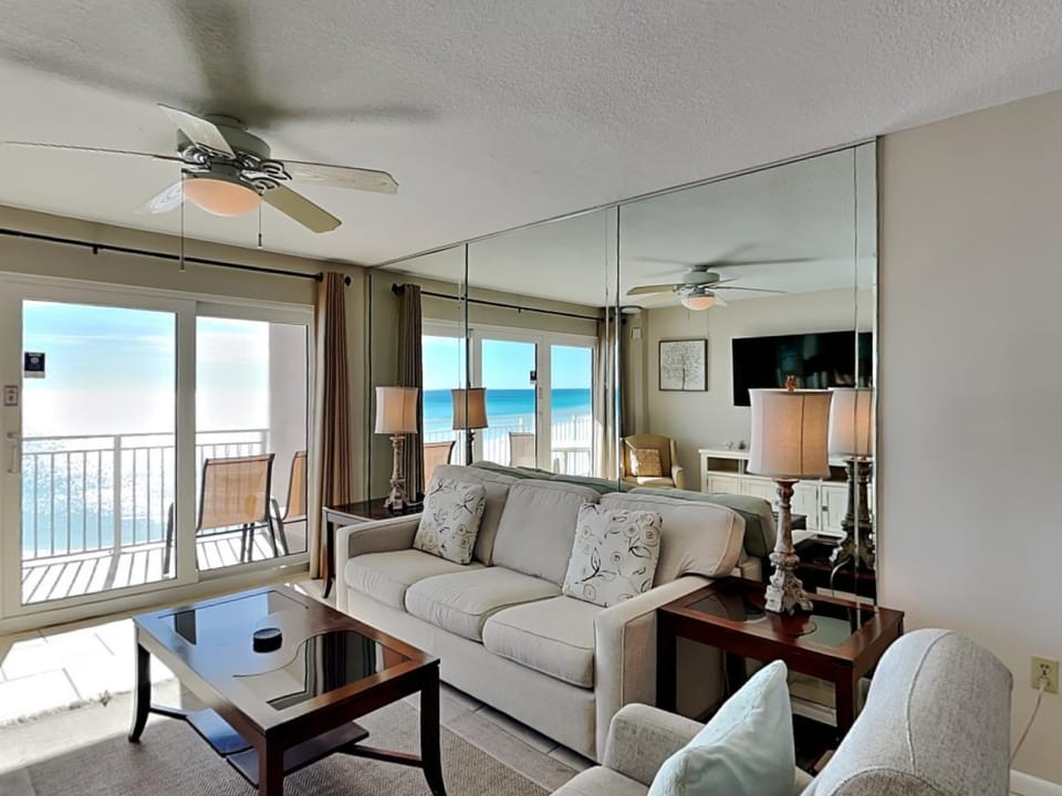 Balcony/Terrace, Living room, Seating area, Sea view, furniture