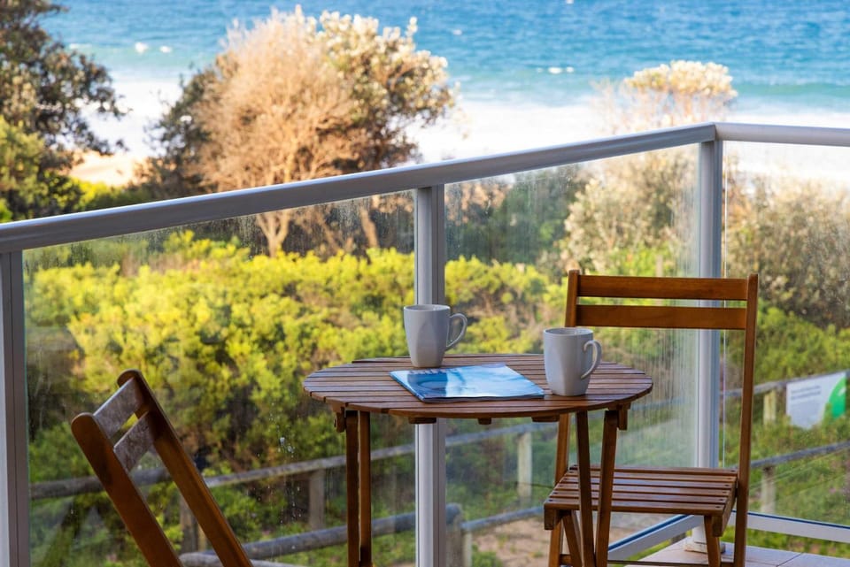 Royal Surf - Beach Front Paradise Apartment in Sydney