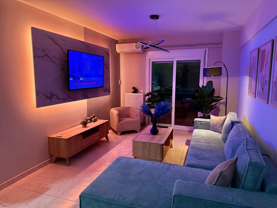 Communal lounge/ TV room, TV and multimedia, Living room, Seating area, Evening entertainment