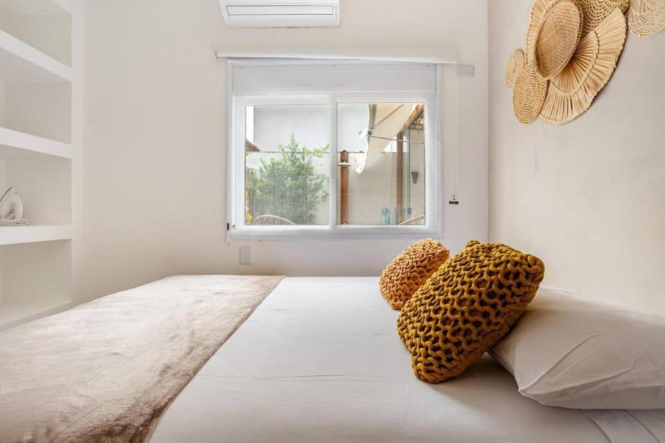 Thali House com Varanda Gourmet e churrasqueira, Piscina, 950M da praia, WiFi, AC, 2 vagas para carro Apartment in São Sebastião
