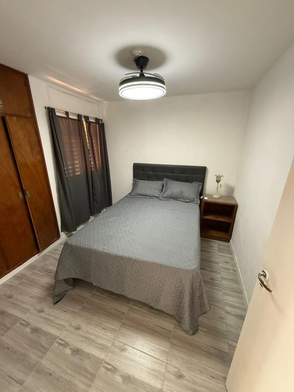 Photo of the whole room, Bedroom, wardrobe