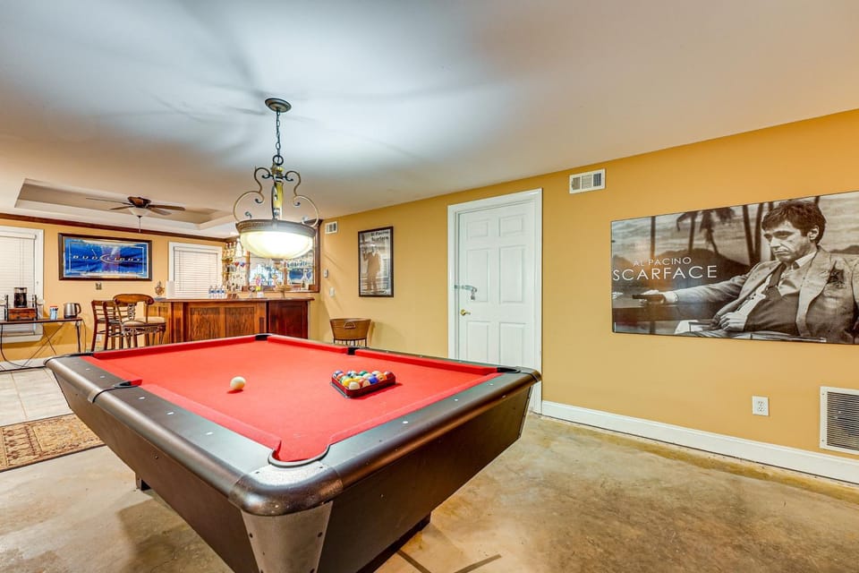Tasteful Unit w/ Pool Table: 7 Mi to Lake Altoona! Apartment in Woodstock