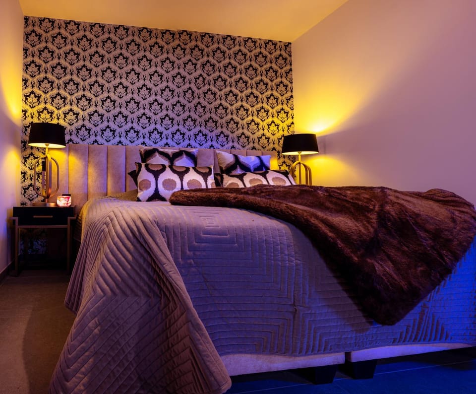 SuiteDreams - Ruby Suite Liège Apartment in Wallonia, Belgium