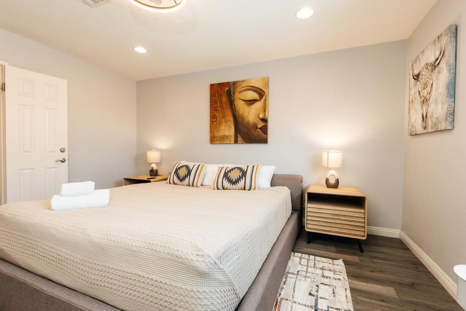 Fabulous Oasis in Las Vegas with Tesla Charger House in Paradise