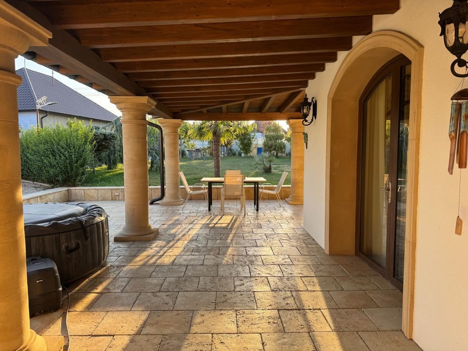 Off site, Balcony/Terrace, Seating area, Area and facilities