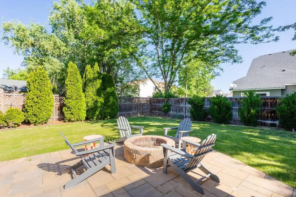 House for 15 with Firepit near The Village House in Meridian