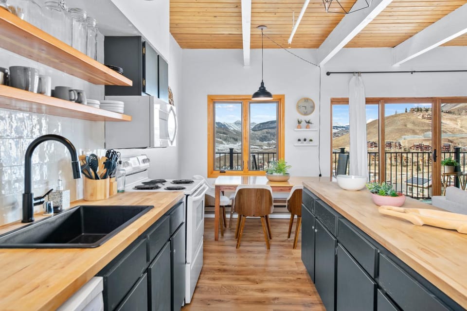 Condo Mt CB Close to town, closer to the mountain! Apartment in Colorado