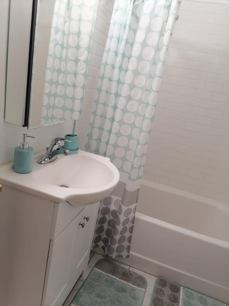 Beautiful home with your own entrance in Sandy House in Sandy