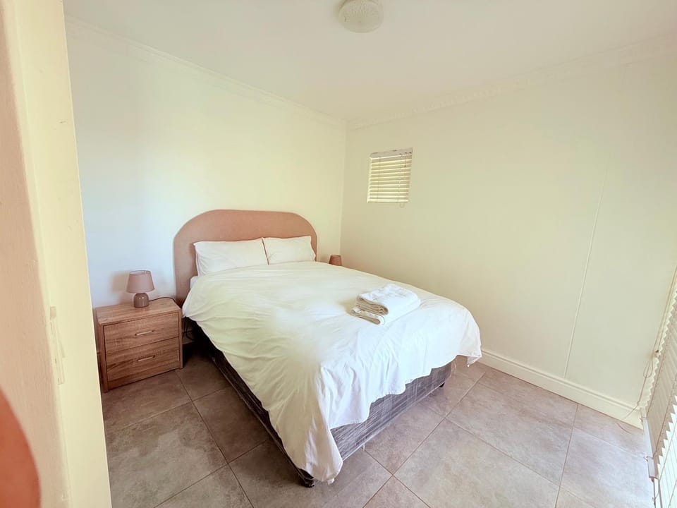 Italian luxe 6 sleeper apartment near canal walk Apartment in Cape Town
