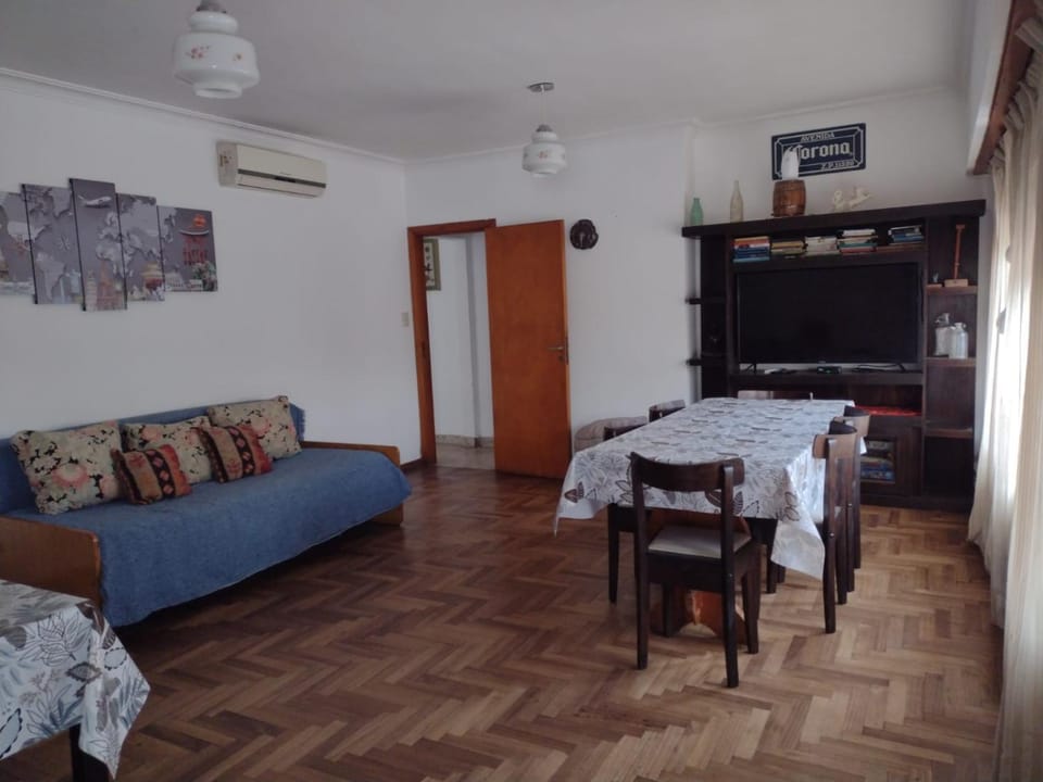 Hermosa Casa zona playa hasta 10 personas House in Necochea