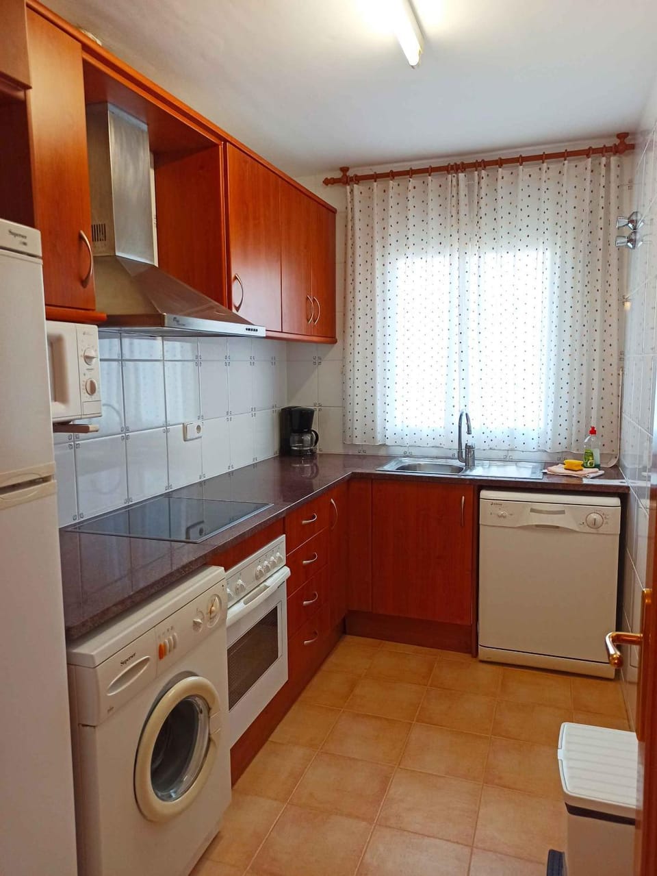 Coffee/tea facilities, dishwasher, washing machine