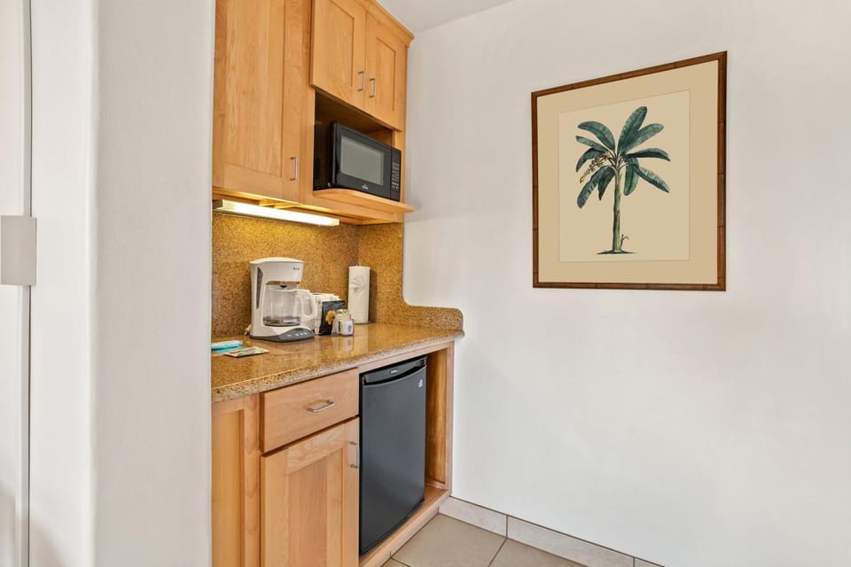 Coffee/tea facilities, microwave