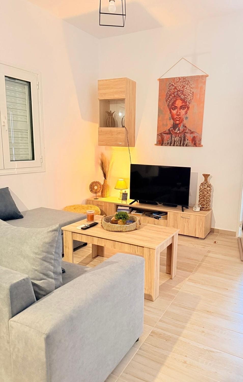 Communal lounge/ TV room, TV and multimedia, Living room, Seating area, Evening entertainment
