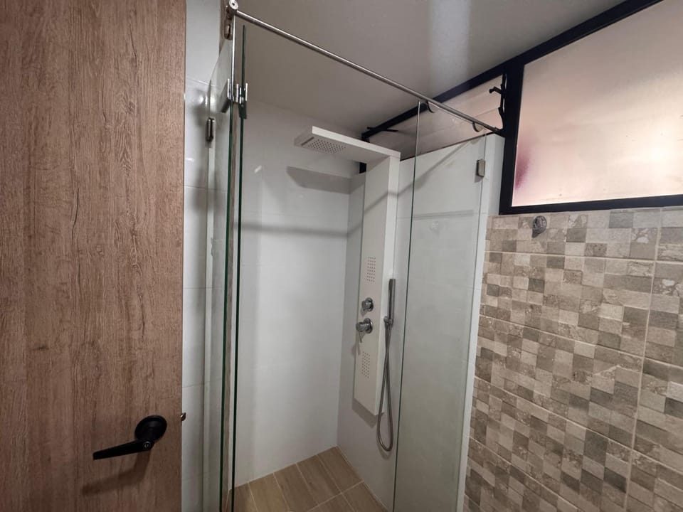 Hermosa habitación en la zona T de la ciudad con acceso a baño privado ,cocina, sala y comedor Vacation rental in Pasto