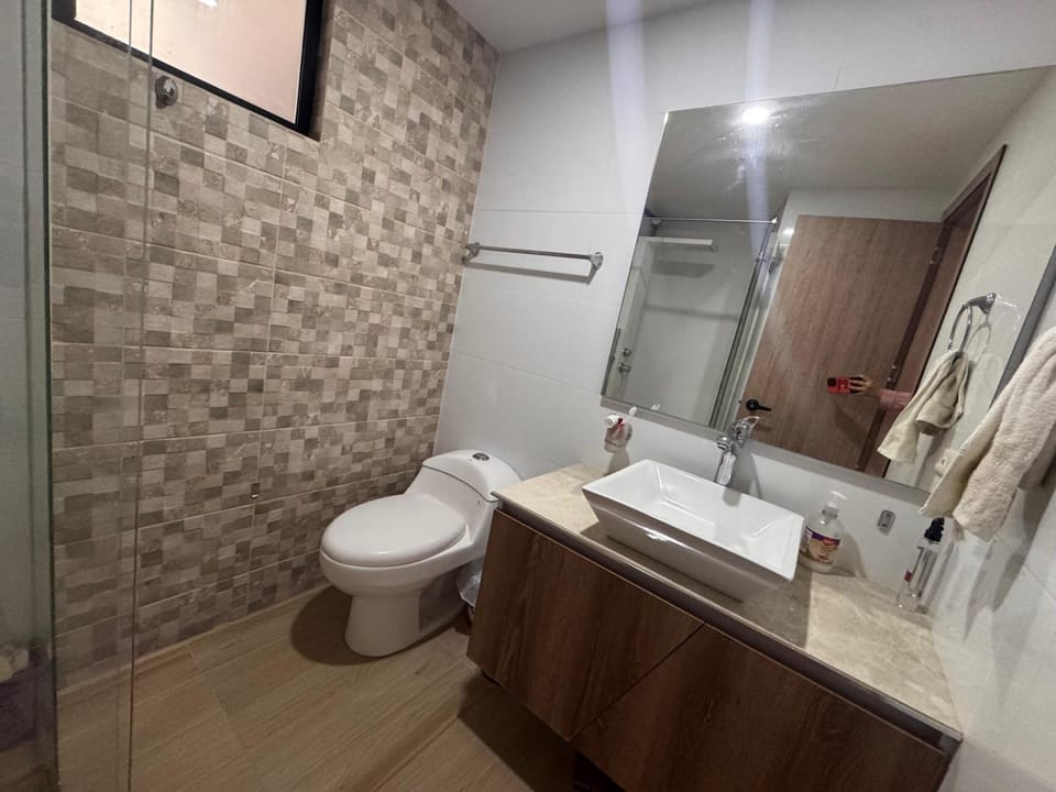 Hermosa habitación en la zona T de la ciudad con acceso a baño privado ,cocina, sala y comedor Vacation rental in Pasto