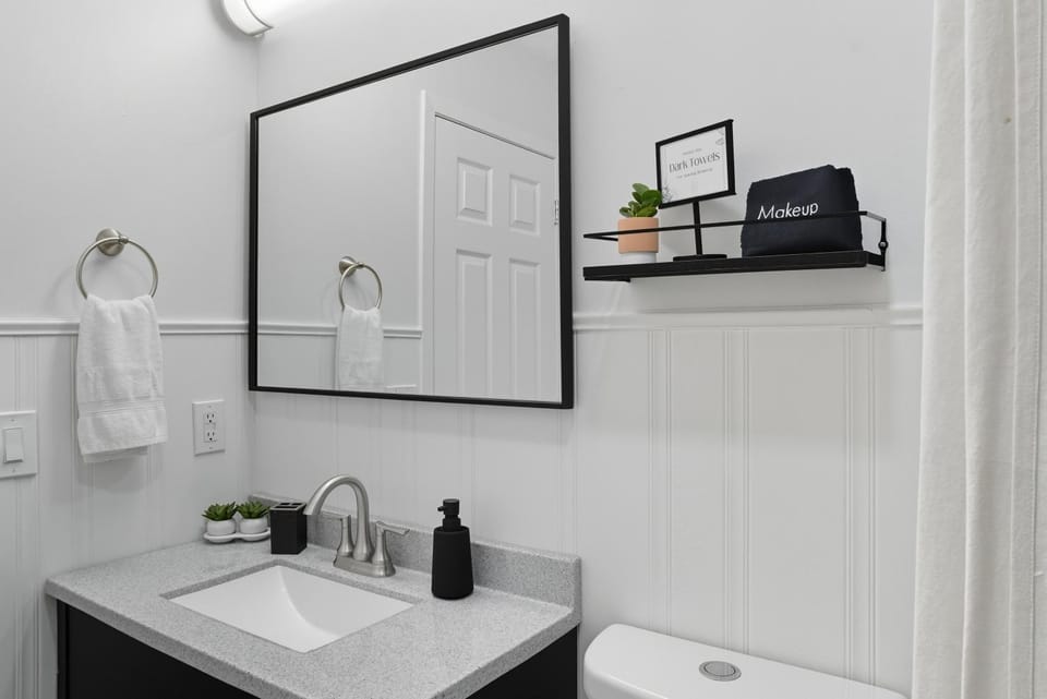 Bathroom, towels