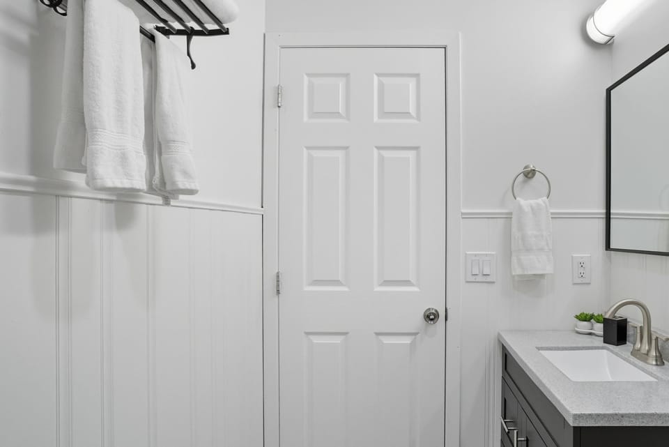 Bathroom, towels