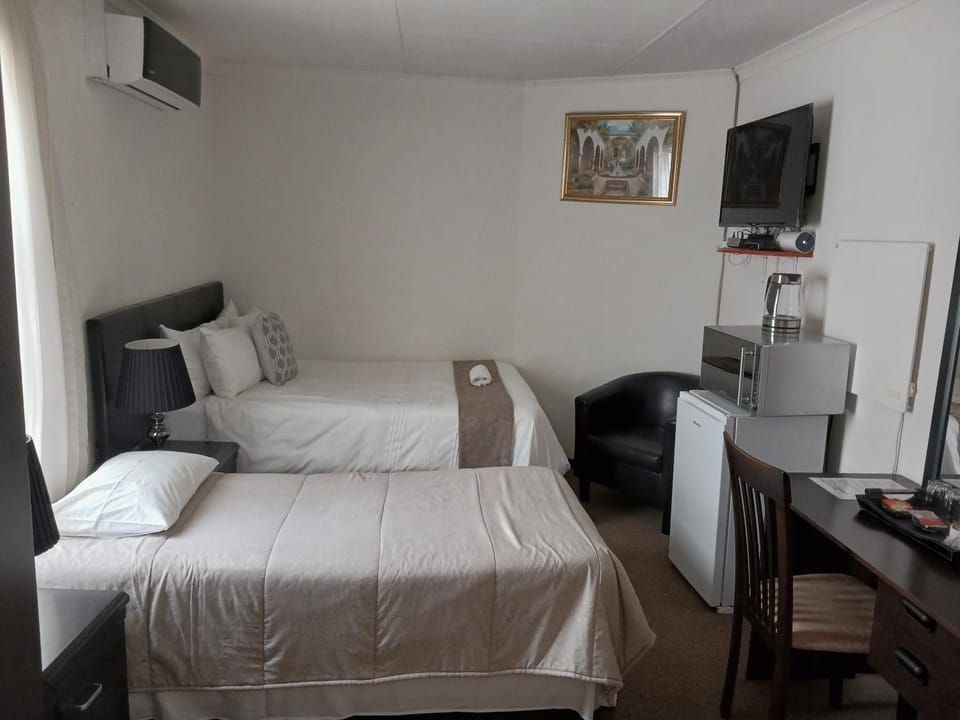 Moshitametsi Guesthouse Bed and Breakfast in Gauteng