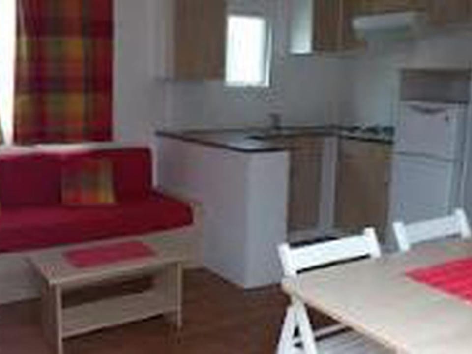 Confortable Mobil-home avec Terrasse à Moncrabeau - API-1-52-1196 Campground/ 
RV Resort in Nouvelle-Aquitaine