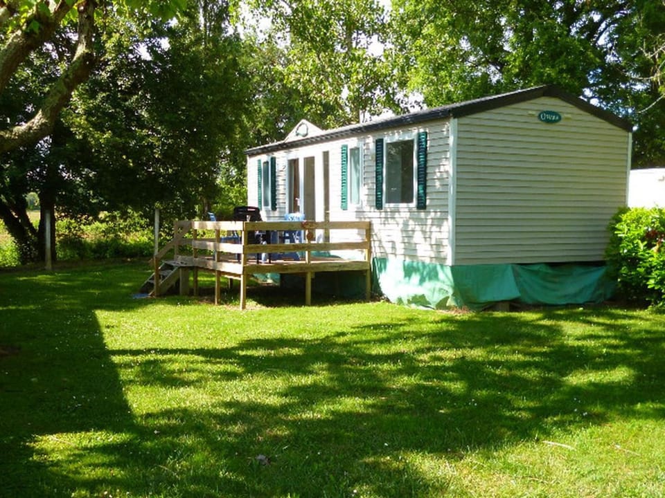 Confortable Mobil-home avec Terrasse à Moncrabeau - API-1-52-1196 Campground/ 
RV Resort in Nouvelle-Aquitaine