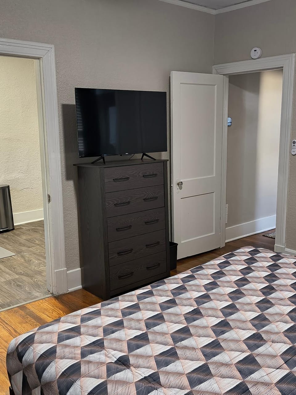 Bed, Evening entertainment, Bedroom