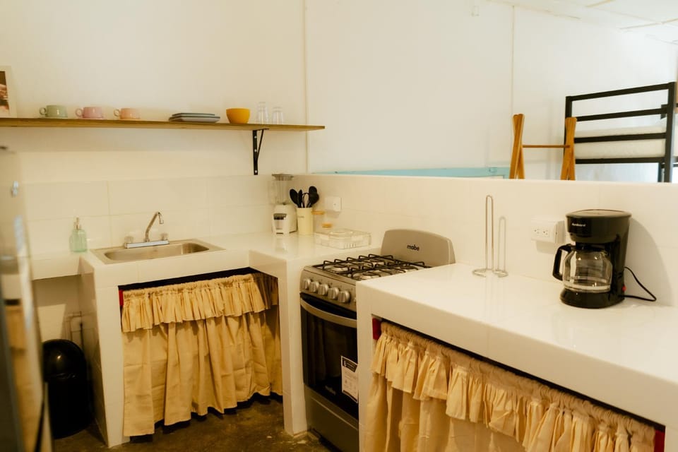 Coffee/tea facilities, Kitchen or kitchenette