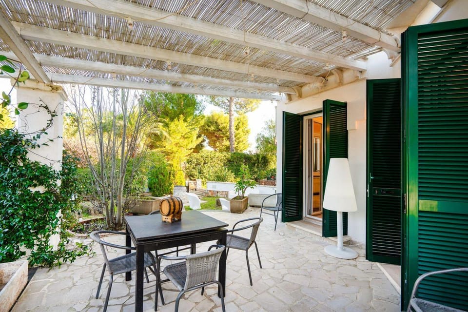 Property building, Restaurant/places to eat, Breakfast