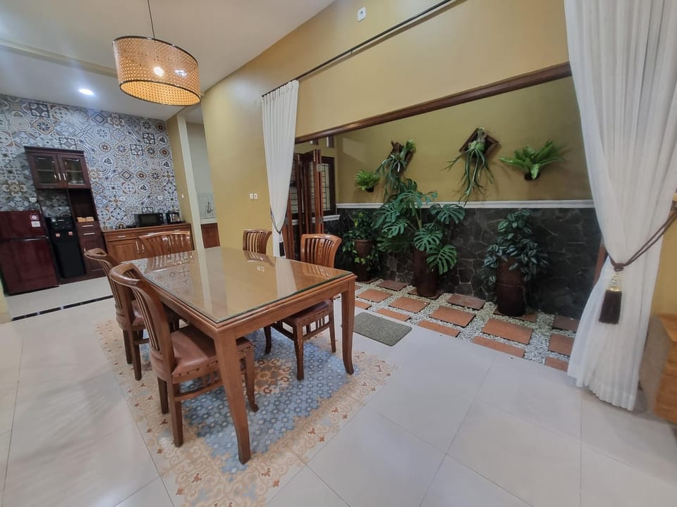 Garden, Kitchen or kitchenette, Dining area, Garden view