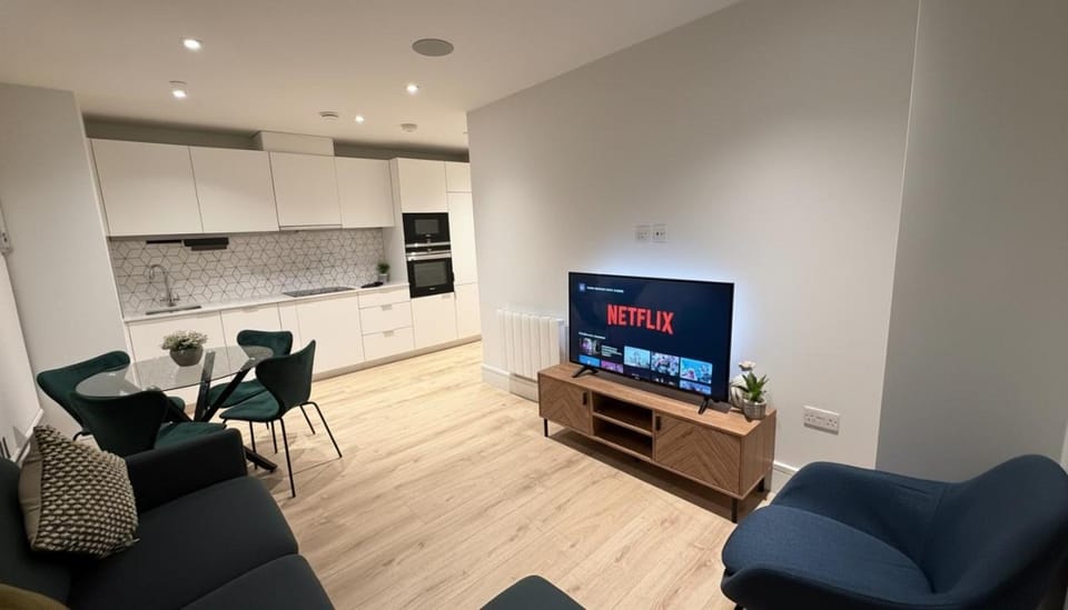 TV and multimedia, Living room, Evening entertainment