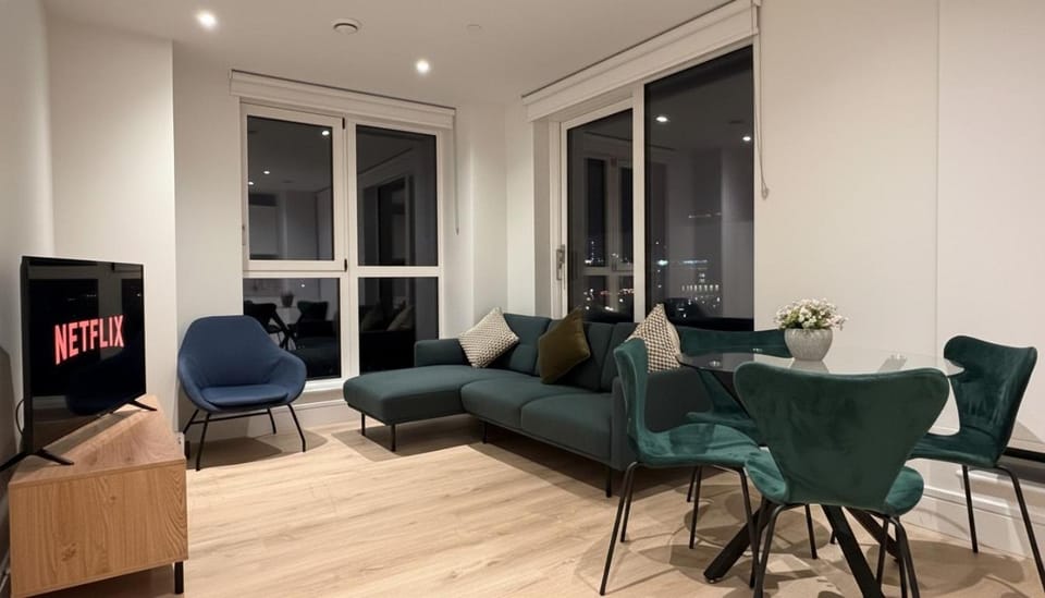 Living room, Seating area, Dining area