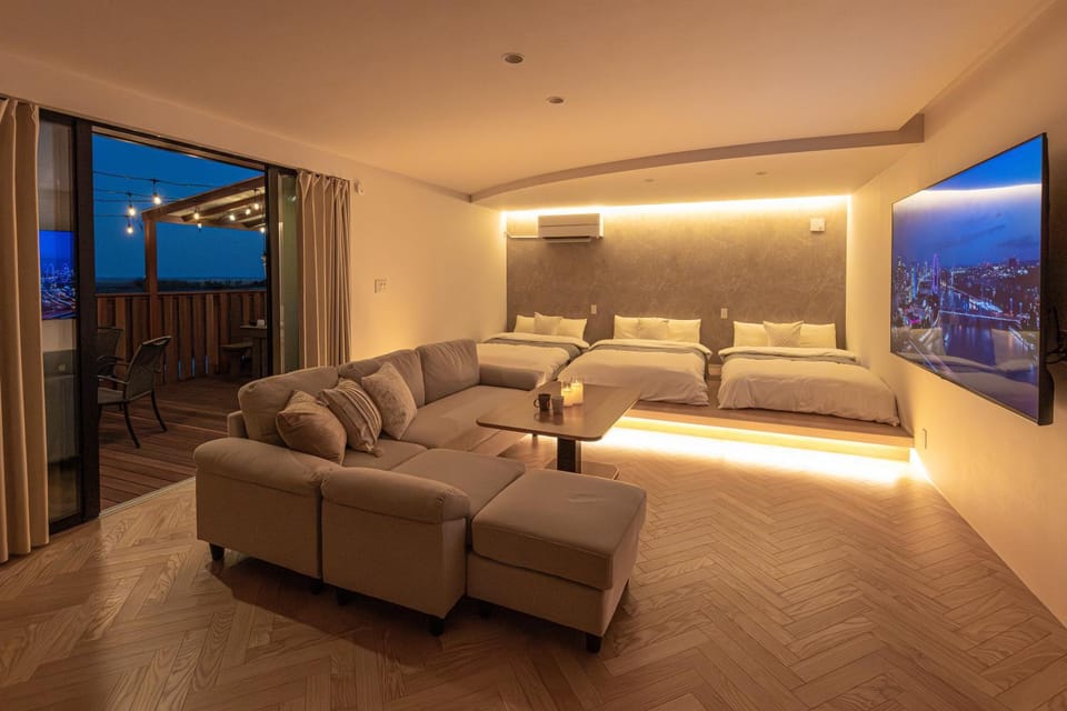Night, TV and multimedia, Balcony/Terrace, Bedroom