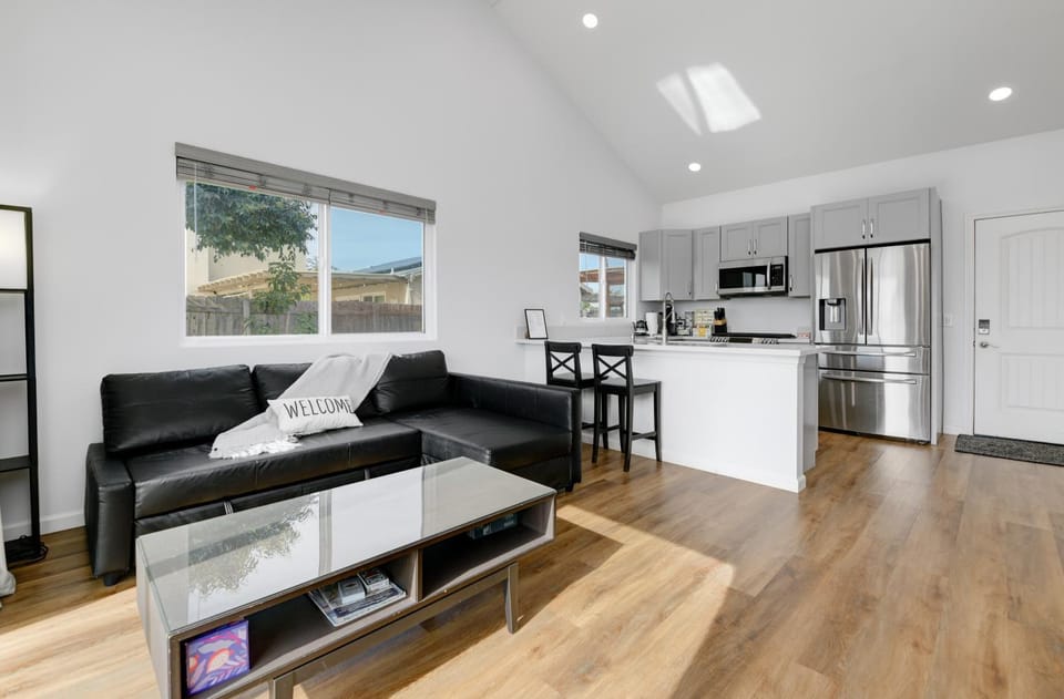 Bright Spacious Modern Getaway House in Mira Mesa