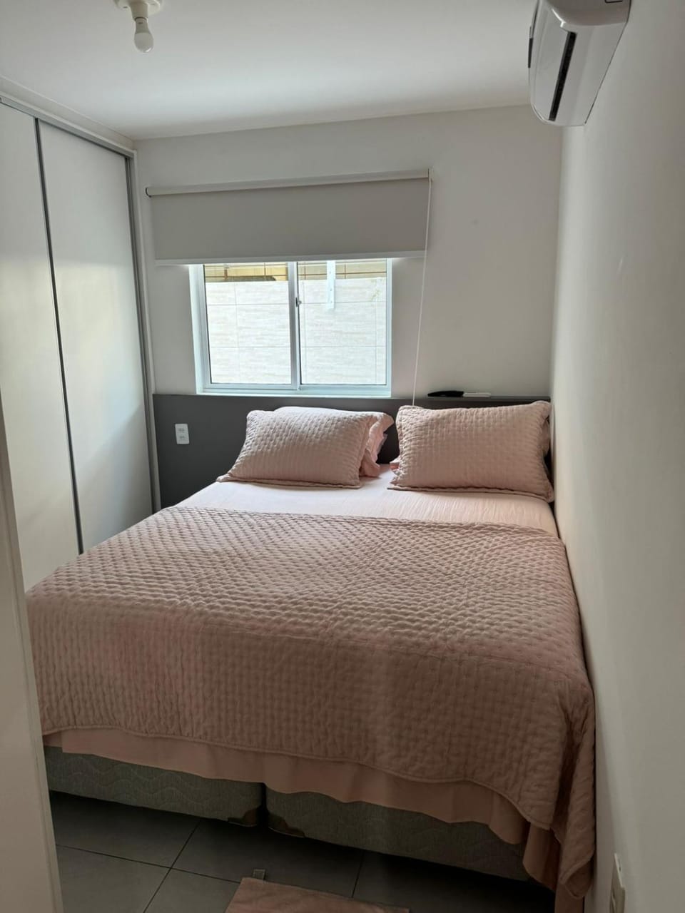 Bed, Photo of the whole room, Bedroom, air conditioner