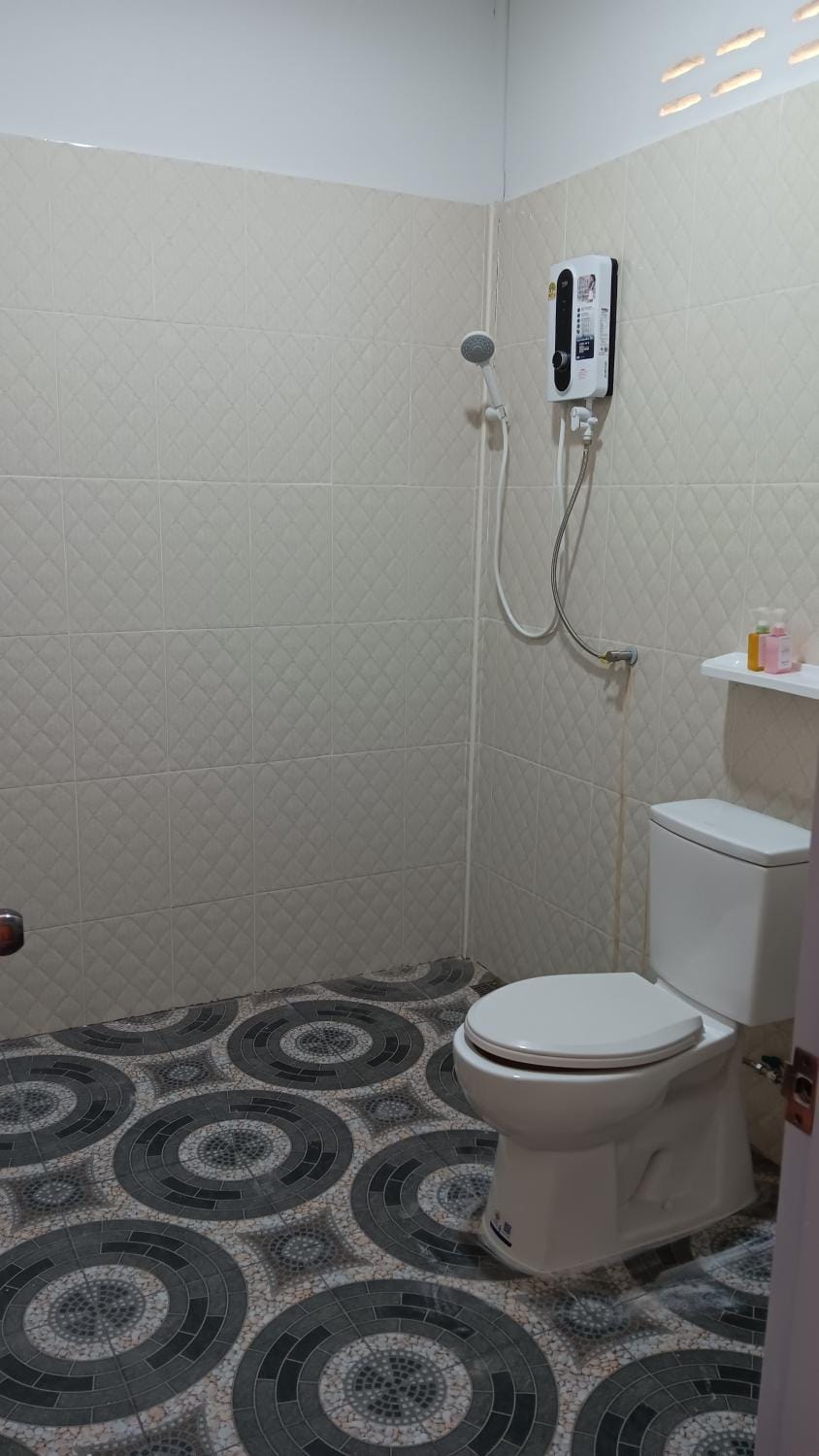 สำเภาทองรีสอร์ทอำเภอวานรนิวาส House in Laos